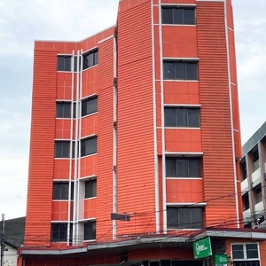 Hotel di Gunung Sahari (jalan besar) 600m, 7,5 lantai