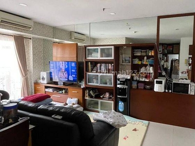 Jual Apartemen Cosmo Mansion 2 Bedroom Lantai Tengah Furnished