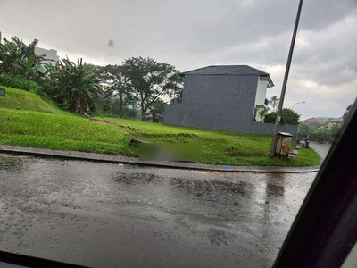 Kavling hoek kotak di corner/ fasum taman samping di Puspita Loka BSD