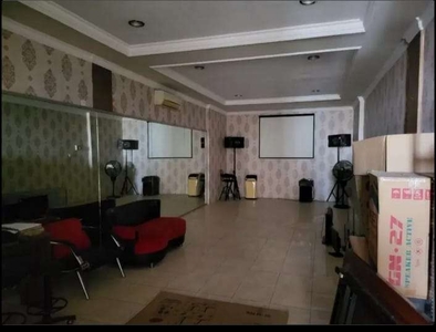 Ruko jalan tidar Surabaya Pusat 3 lantai full furnish