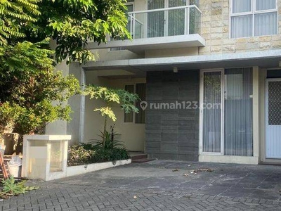 Rumah 2 Lantai Bagus Furnished SHM di Royal Residence, Surabaya