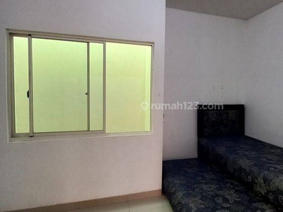 Rumah 2 lt 4 x 12 m2 di Layar Permai Pik Bagus, semi furniture, ada ac, kitchen set, gorden, meja makan, kulkas, bed, baru renovasi rumah Min sewa 2 th, siap huni!