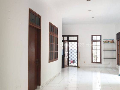 Sewa Rumah/Kantor di Guntur, Jakarta Selatan