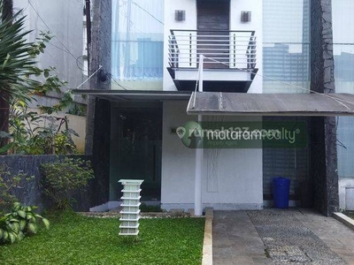 Town House Beverly Disewa Fully Furnished, Bisa Juga Untuk Kantor