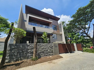 BARU GRESSS Rumah Mewah 2.5Lt Split Level Citraland Surabaya