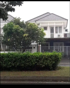 Dijual rumah Boulevard di kota wisata Cibubur Semi Furnished