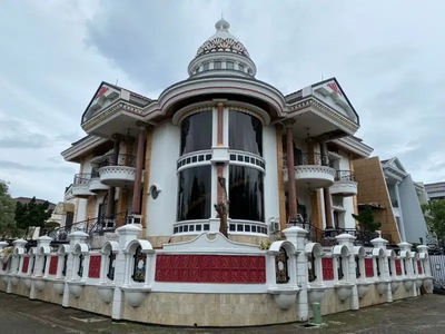 Dijual rumah mewah 3 lantai di Villa Gading Indah Jakarta Utara