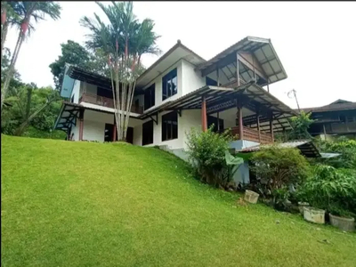 Dijual Villa di Puncak Pemandangan Sejuk Jawa Barat