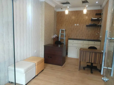 Disewakan Kios Apartemen Bassura City Tower Geranium Semi Furnish