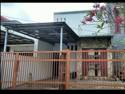 Disewakan rumah tinggal , dekat stasiun MRT Lebak Bulus