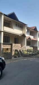 Jual Rumah 3 Lantai di Setraduta Laguna Bandung
