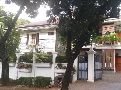 Dijual Luxury Home di Kawasan Elit Kebayoran Baru, Jakarta Selata