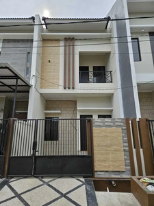 READY 1 UNIT Rumah Baru 2 Lantai Rungkut Asri Surabaya Dkt UBAYA UPN