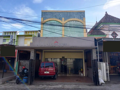 Rumah 3 Lantai di Pinggir Jalan Ramai Cocok untuk Bisnis Kuliner
