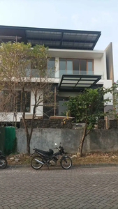 Rumah Baru Minimalis Split Level 3 Lantai HGB di Graha Famili