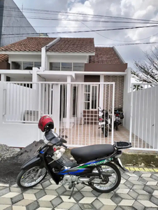 Rumah Baru Minimalis
Lokasi Wonorejo Selatan Surabaya