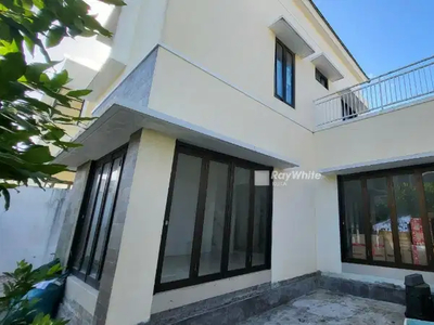 Rumah Baru Modern 2 Lantai dalam Kompleks Nuansa Utama Bali Dijual