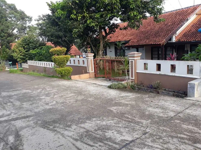 Rumah dijual luas 900m2 hoek di komplek ARCO Sawangan