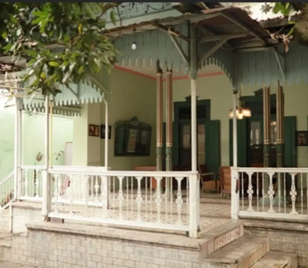 Rumah etnik kuno lokasi belakang Masjid Agung Kauman Solo