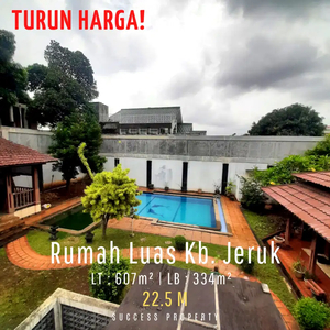 Rumah Kebon Jeruk dengan Kolam Renang & Jacuzzi Pribadi Siap Huni