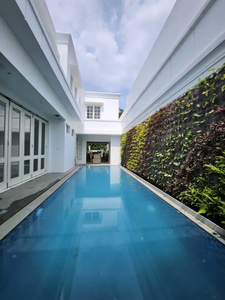 Rumah Mewah, Bagus, dan Strategis 2 Lantai di Menteng, Jakarta Pusat