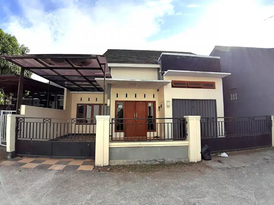 Rumah Modern Lingkungan Nyaman dekat Jogja Bay