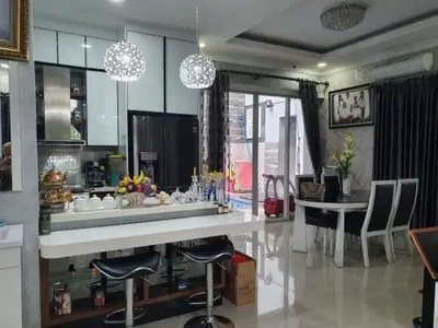 Rumah Premium Quality Kawasan Elit di Graha Famili Surabaya
