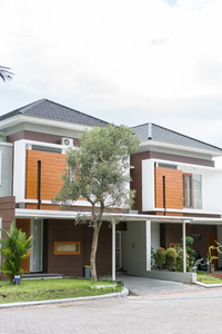 Rumah Terbaik di Jogja, 5 Menit Kampus UTY, Fasilitas Kolam Renang