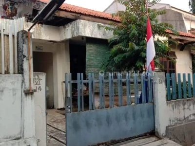 Rumah Tua Kawasan Nyaman Bebas Banjir di Pondok Pinang