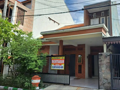 Sewa Rumah per tahun, 2 Lantai, 4 Kamar tidur, Rungkut, Surabaya