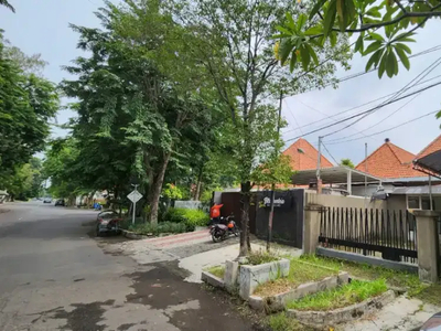 BEST DEAL!! Dijual Rumah KOMERSIAL AREA di WR Supratman Surabaya Pusat