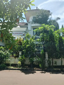 Dijual rumah 2,5 lantai asri siap huni di Anggrek Loka BSD Tangsel
