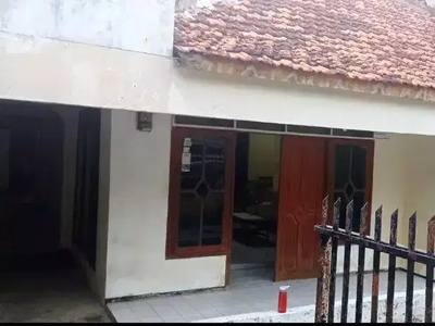 DIJUAL RUMAH HITUNG TANAH DI TEBET