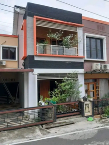 Dijual rumah mewah 2 lantai Kedungmundu Semarang