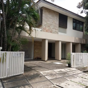 Disewa rumah di Kuningan Jakarta selatan