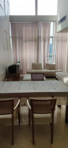 Disewakan apartemen Summit furnished