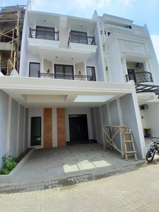 IF28 Rumah Baru 3 Lantai 114 m2 di Ragunan Cilandak Jakarta Selatan