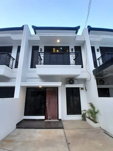 Jatimekar Bekasi. Rumah minimalis siap huni halaman belakang luas
