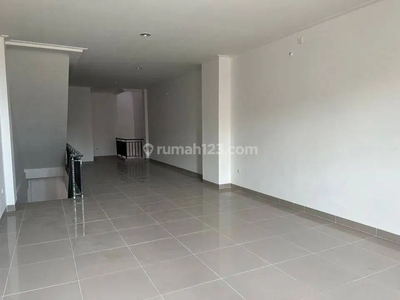 JUAL TERMURAH RUKO 4,5x15 LA RIVIERA PIK 2 POSISI DEPAN TAMAN DOA