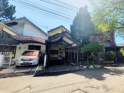 Murah Kawaluyaan Rumah 2lt dlm Real Estate depan Lapang Bermain