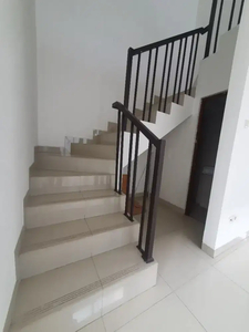 Lingkungan Expatriat!! Rumah 2 lantai semi furnished Lippo cikarang