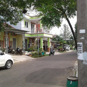 Rumah 2 Lantai Lembah Hijau Lippo Cikarang