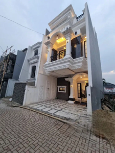 Rumah 3 Lantai 5 Menit Ke Pintu Tol Brigif Jagakarsa Jakarta Selatan