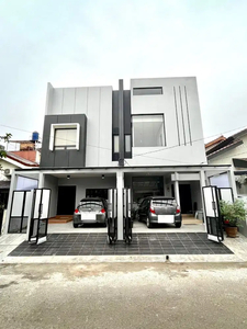 Rumah 3 Lantai di Permata, Bintaro Jaya Sektor 9,