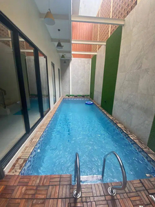 Rumah 3 lantai Full Furnished Swimming Pool 270/200 di Kota Wisata