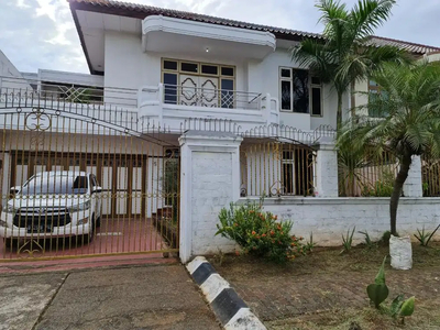 Rumah Asri 2 Lantai di Taman Modern Jakarta Timur