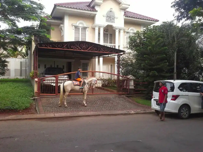 Rumah besar di Boulevard Kota Wisata Cibubur