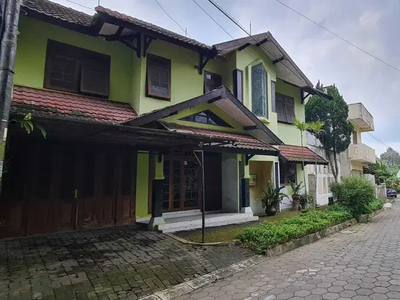 Rumah Besar, Jual Murah, BU, Dalam Perumahan, Dekat UII, Kaliurang