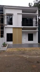 Rumah Classic 2 Lantai Cluster Jatibening Akses Jalan 2 Mobil