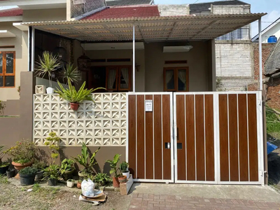 Rumah Dalam Komplek One Gate Sistem Di Sariwangi Kota Bandung